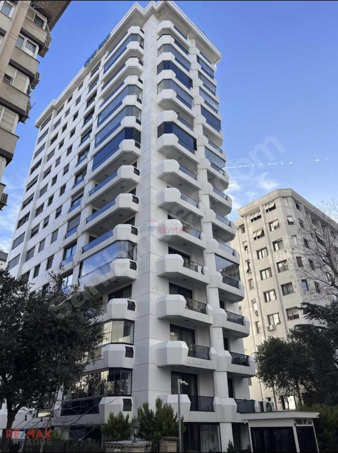 Fenerbahçe'de Kısmi Deniz Manzaralı Net 150m² 4+1 Satılık Daire
