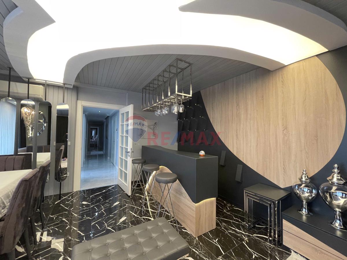 Fenerbahçe'de Kısmi Deniz Manzaralı Net 150m² 4+1 Satılık Daire