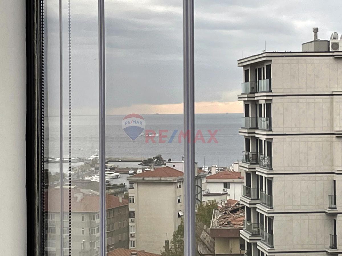 Fenerbahçe'de Kısmi Deniz Manzaralı Net 150m² 4+1 Satılık Daire