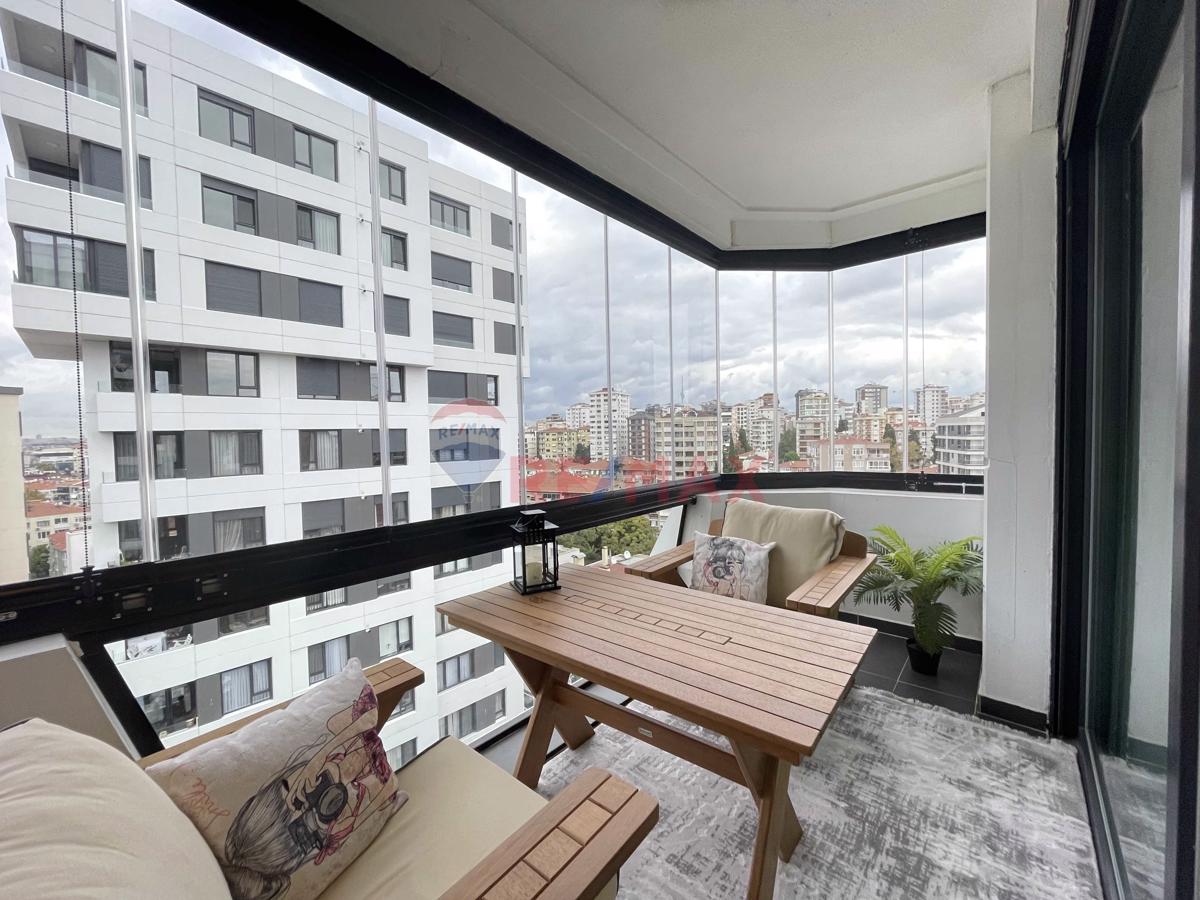 Fenerbahçe'de Kısmi Deniz Manzaralı Net 150m² 4+1 Satılık Daire