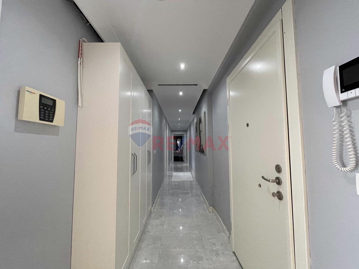 Fenerbahçe'de Kısmi Deniz Manzaralı Net 150m² 4+1 Satılık Daire