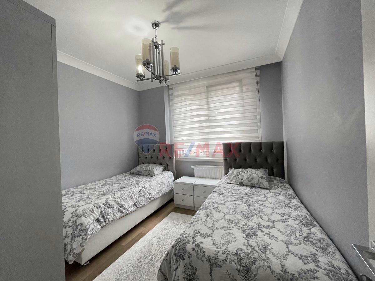 Fenerbahçe'de Kısmi Deniz Manzaralı Net 150m² 4+1 Satılık Daire