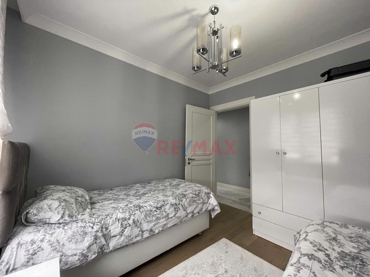 Fenerbahçe'de Kısmi Deniz Manzaralı Net 150m² 4+1 Satılık Daire