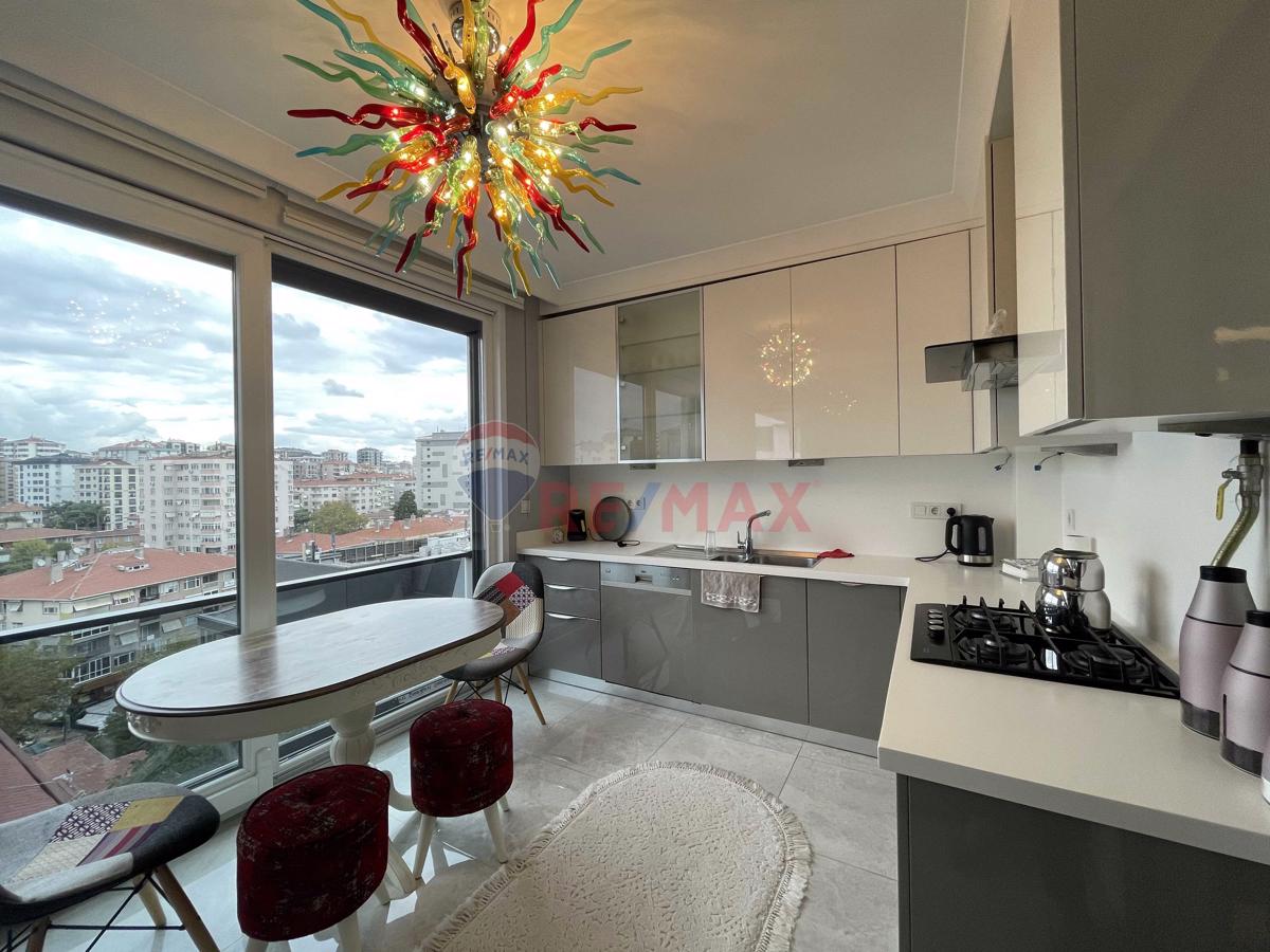 Fenerbahçe'de Kısmi Deniz Manzaralı Net 150m² 4+1 Satılık Daire