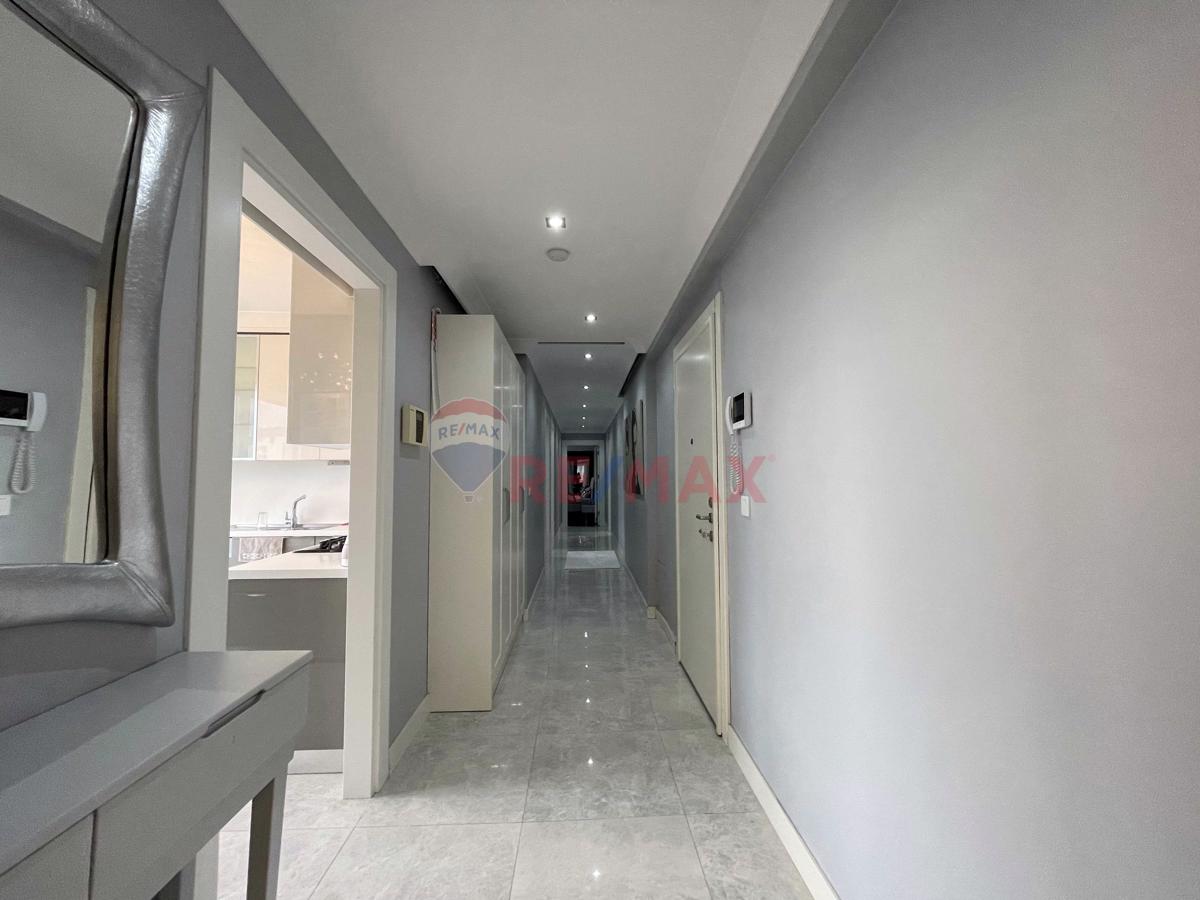 Fenerbahçe'de Kısmi Deniz Manzaralı Net 150m² 4+1 Satılık Daire