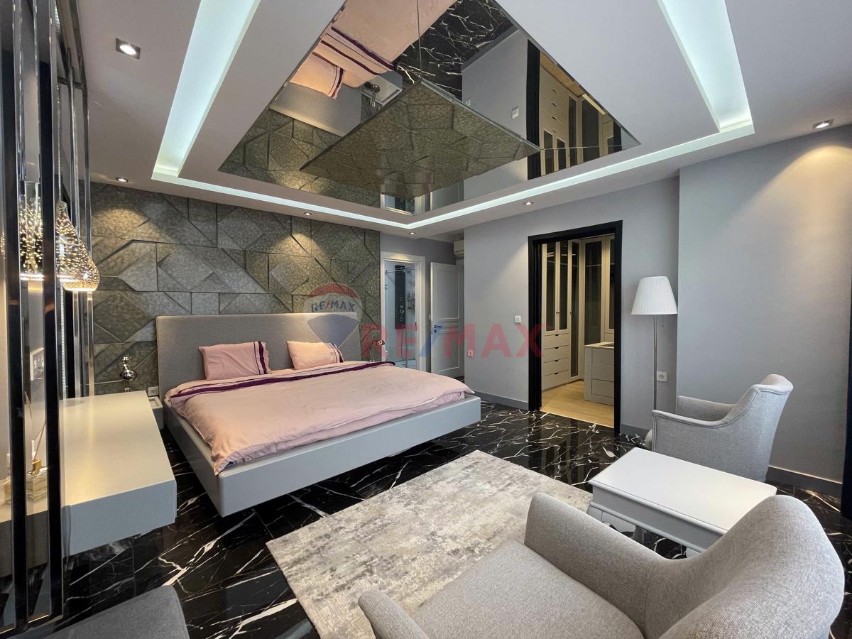 Fenerbahçe'de Kısmi Deniz Manzaralı Net 150m² 4+1 Satılık Daire