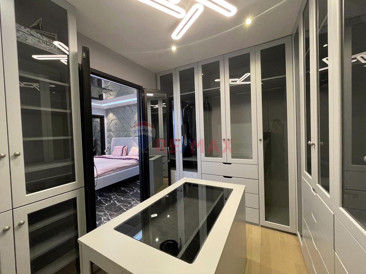Fenerbahçe'de Kısmi Deniz Manzaralı Net 150m² 4+1 Satılık Daire