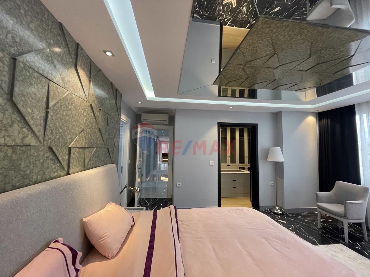 Fenerbahçe'de Kısmi Deniz Manzaralı Net 150m² 4+1 Satılık Daire