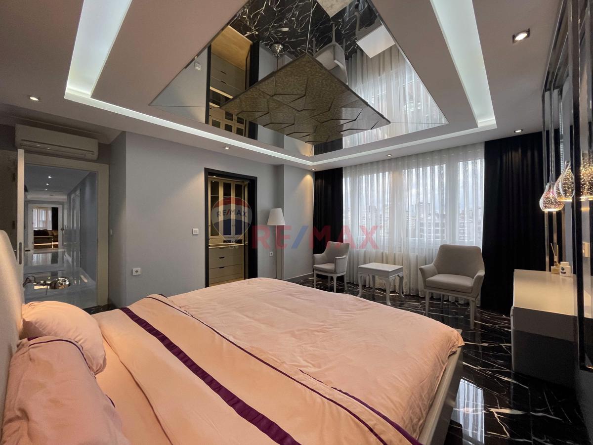 Fenerbahçe'de Kısmi Deniz Manzaralı Net 150m² 4+1 Satılık Daire