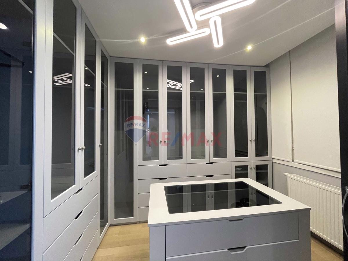 Fenerbahçe'de Kısmi Deniz Manzaralı Net 150m² 4+1 Satılık Daire