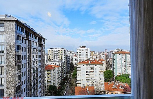 Suadiye'de Hazım Tepeyran Sok'da 3+1 Satılık 96 m2 Net Daire