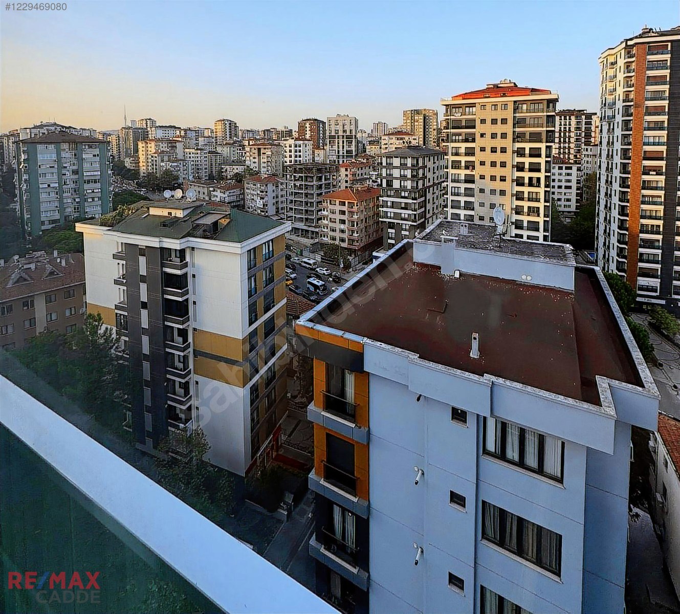 Suadiye'de Hazım Tepeyran Sok'da 3+1 Satılık 96 m2 Net Daire