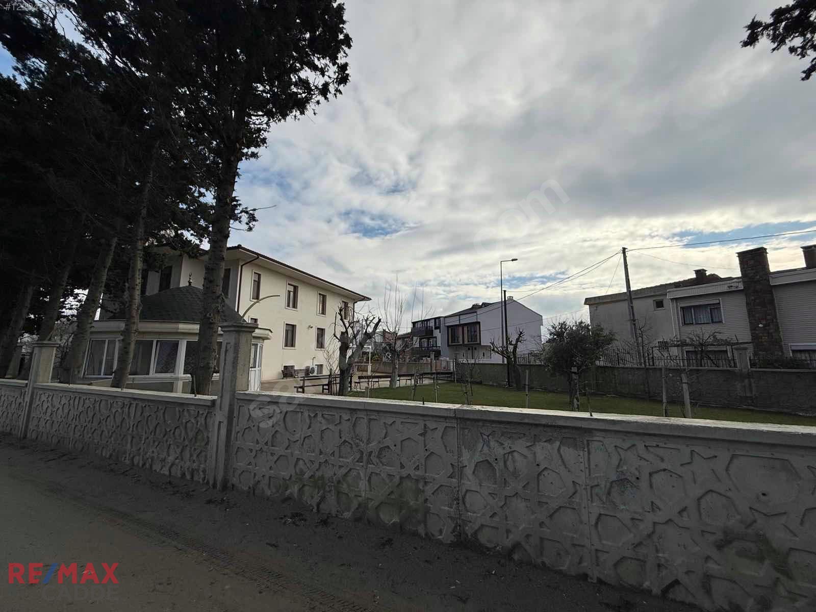 Silivri'de E5'E Yakın 225 m2 Villa İmarlı Satılık Arsa