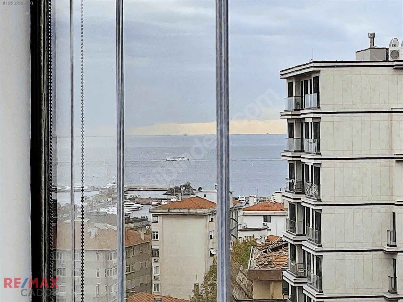 Fenerbahçe'de Kısmi Deniz Manzaralı Net 150 m2 3+1 Satılık Daire