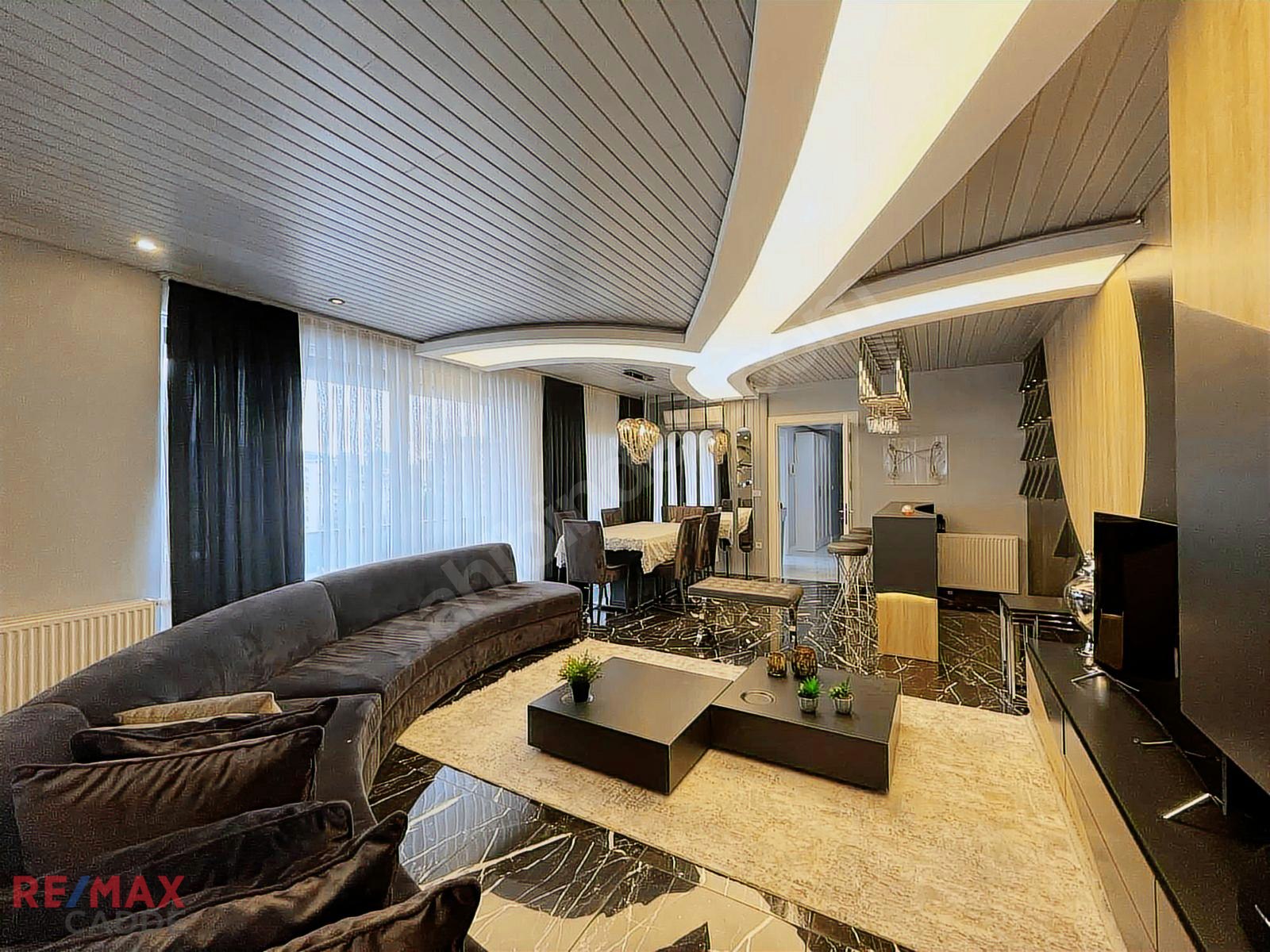 Fenerbahçe'de Kısmi Deniz Manzaralı Net 150 m2 3+1 Satılık Daire