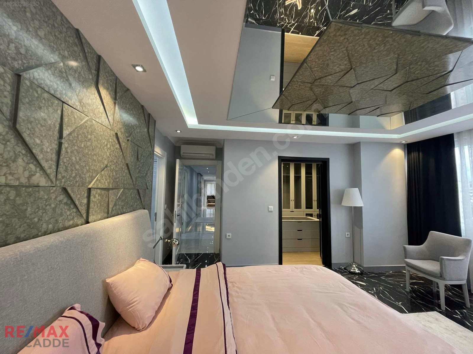 Fenerbahçe'de Kısmi Deniz Manzaralı Net 150 m2 3+1 Satılık Daire