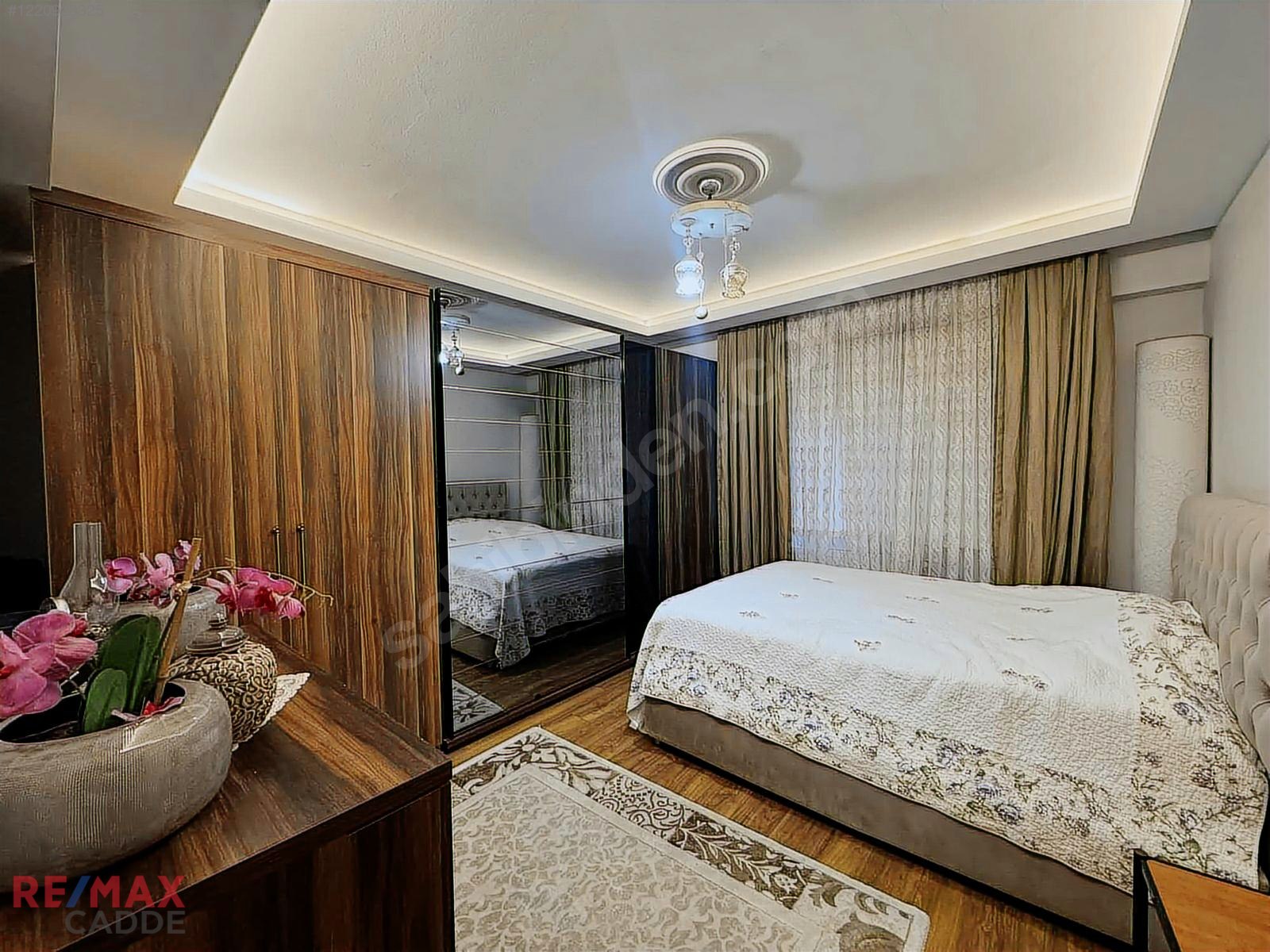 Kartal Karlıktepe 5+2 Teraslı Özel Yapılı Satılık Dubleks Daire