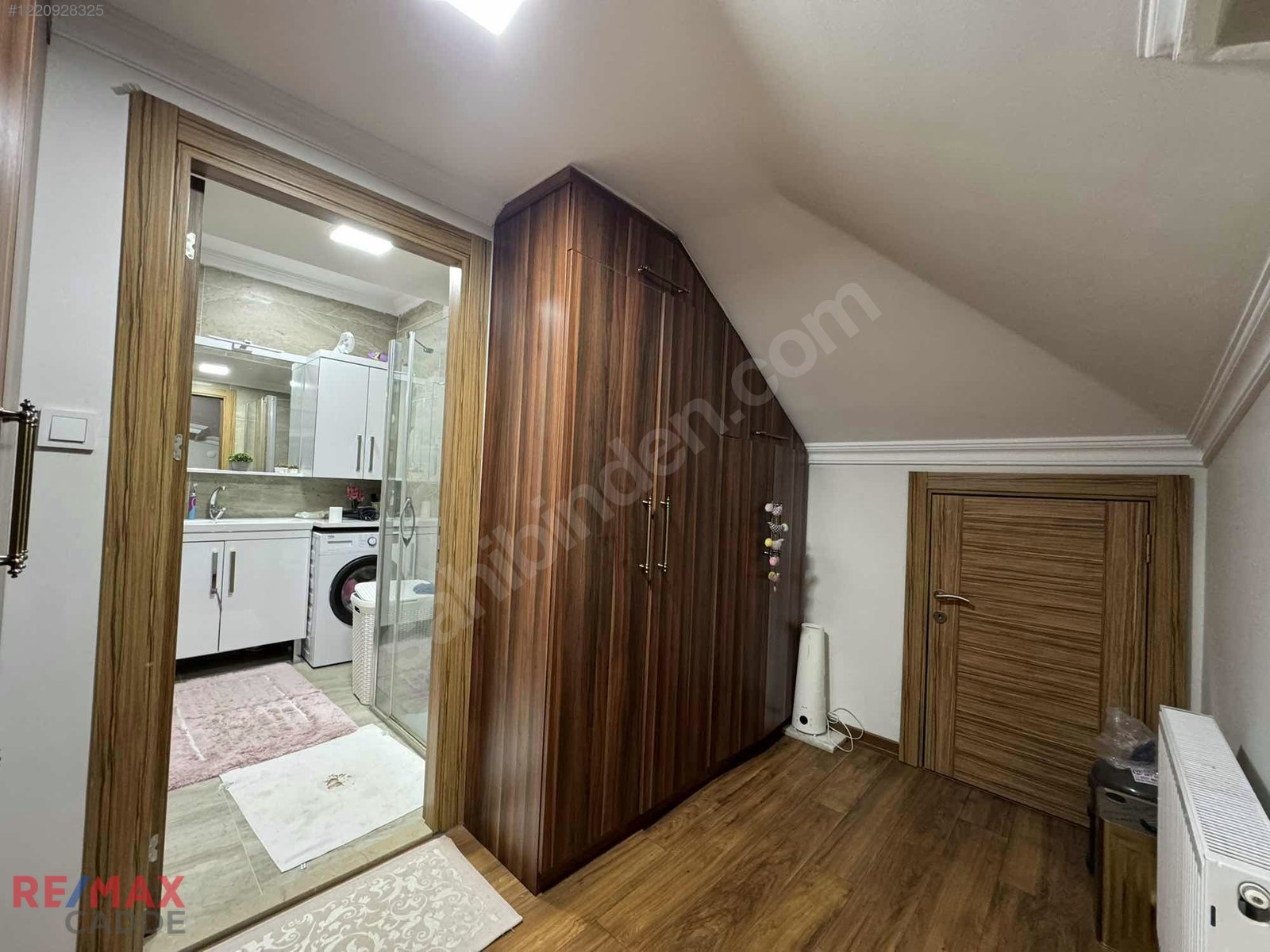 Kartal Karlıktepe 5+2 Teraslı Özel Yapılı Satılık Dubleks Daire