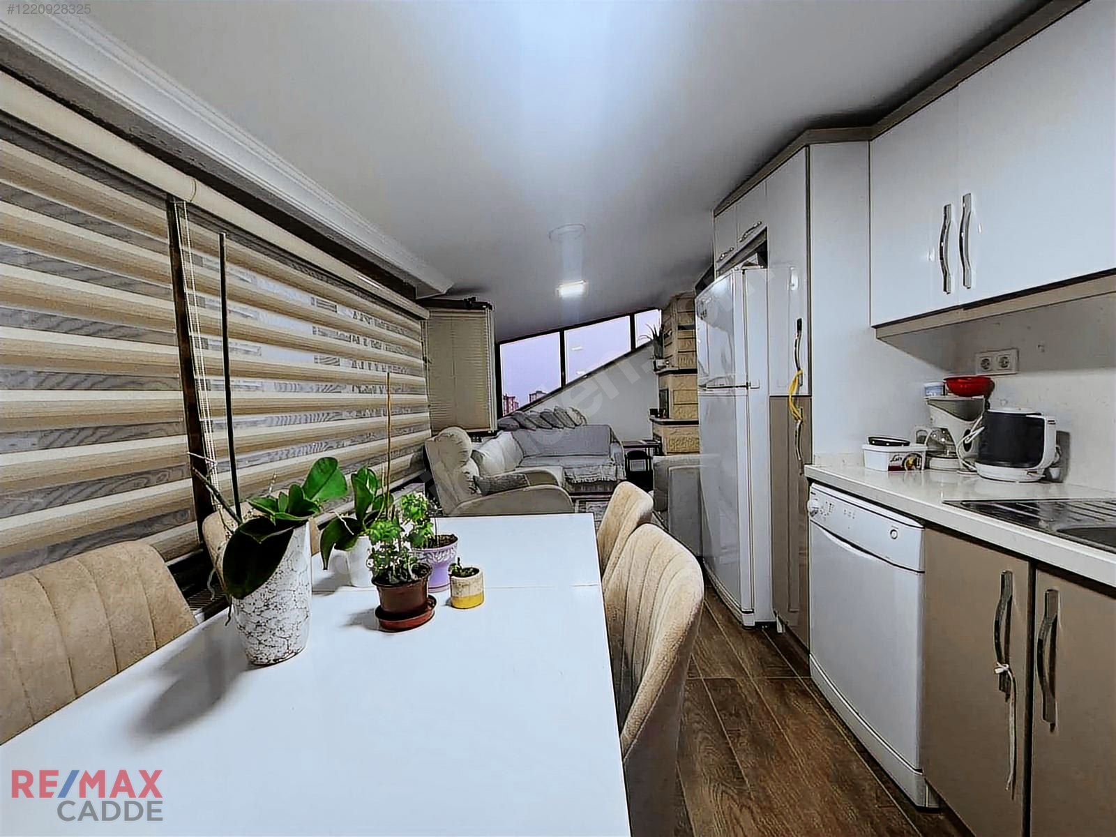 Kartal Karlıktepe 5+2 Teraslı Özel Yapılı Satılık Dubleks Daire