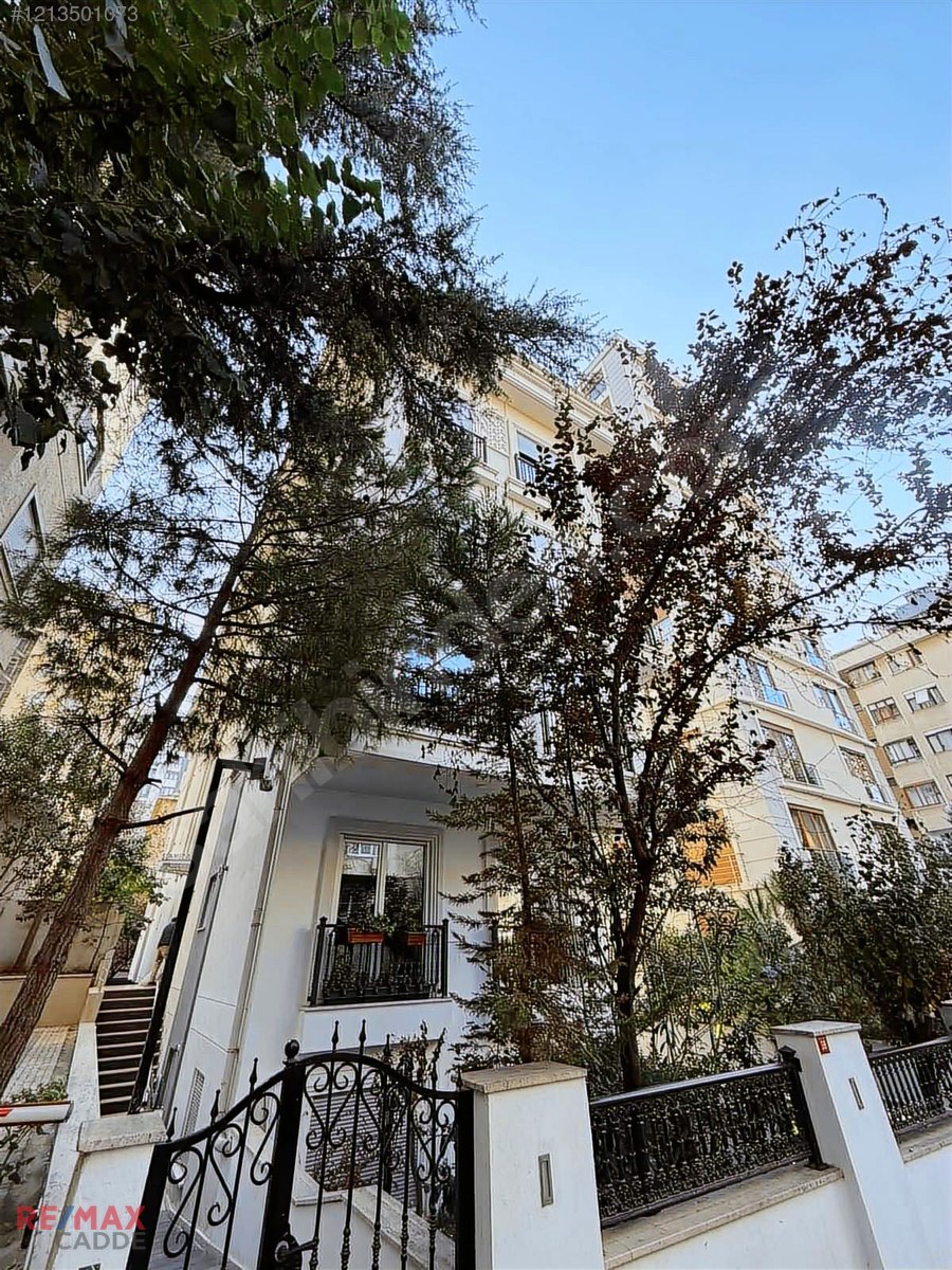 Göztepe Caddeye Yakın Satılık Boş Kullanıma Hazır 2+1 Daire
