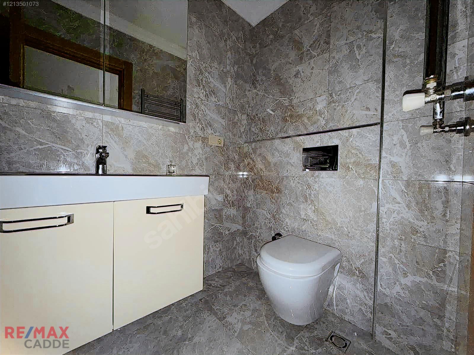 Göztepe Caddeye Yakın Satılık Boş Kullanıma Hazır 2+1 Daire