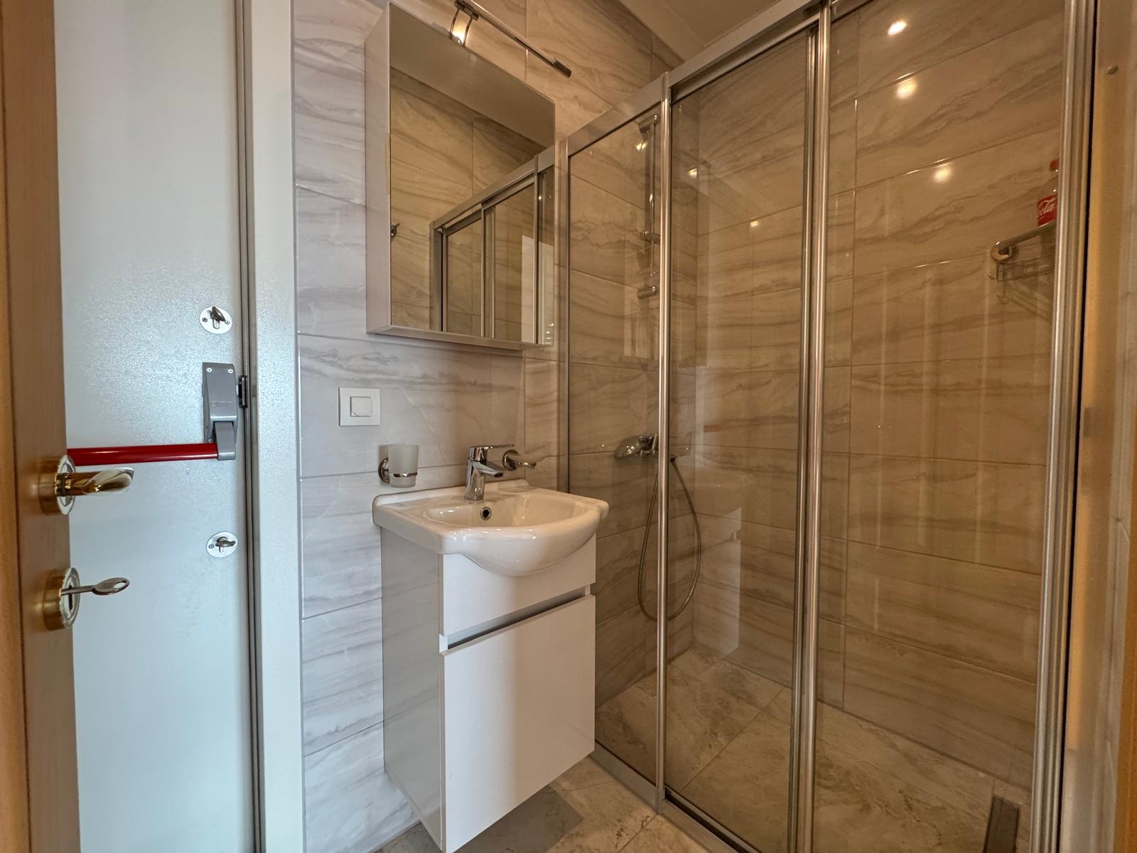 Suadiye Sahil Parselinde Az Katlı Yeni Bina Lüks 2+1 Satılık