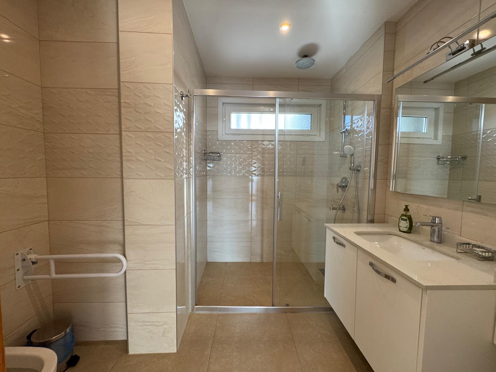 Şaşkınbakkal Sahil'de Lebiderya Deniz Manzaralı Katta Tek lüks