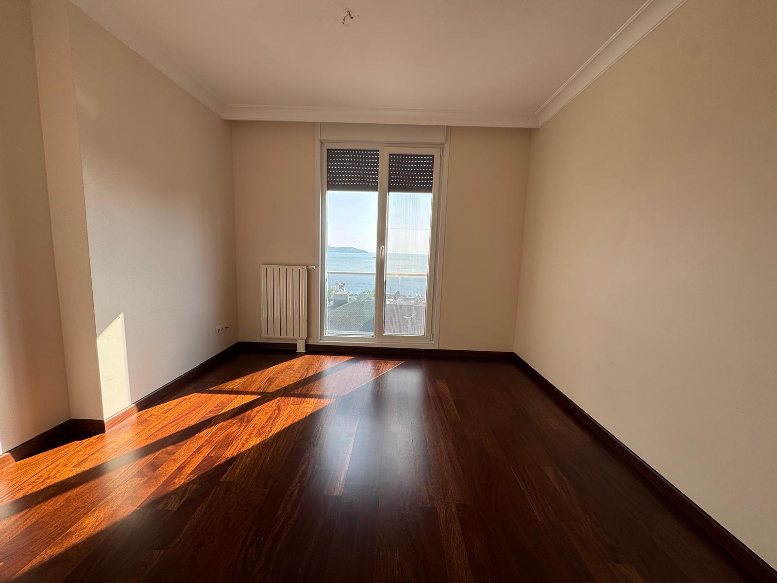 Şaşkınbakkal Sahil'de Lebiderya Deniz Manzaralı Katta Tek lüks