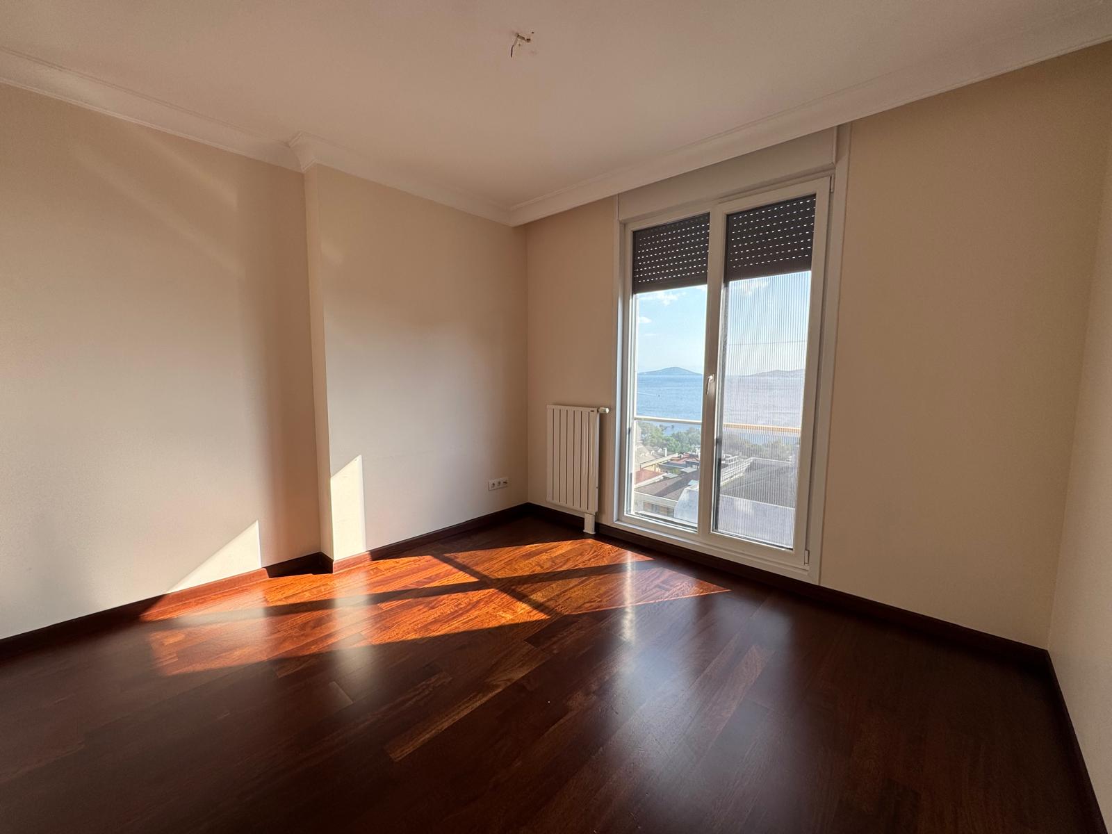 Şaşkınbakkal Sahil'de Lebiderya Deniz Manzaralı Katta Tek lüks