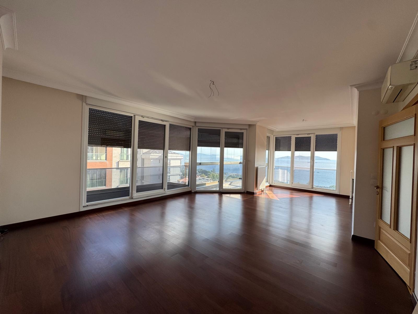 Şaşkınbakkal Sahil'de Lebiderya Deniz Manzaralı Katta Tek lüks