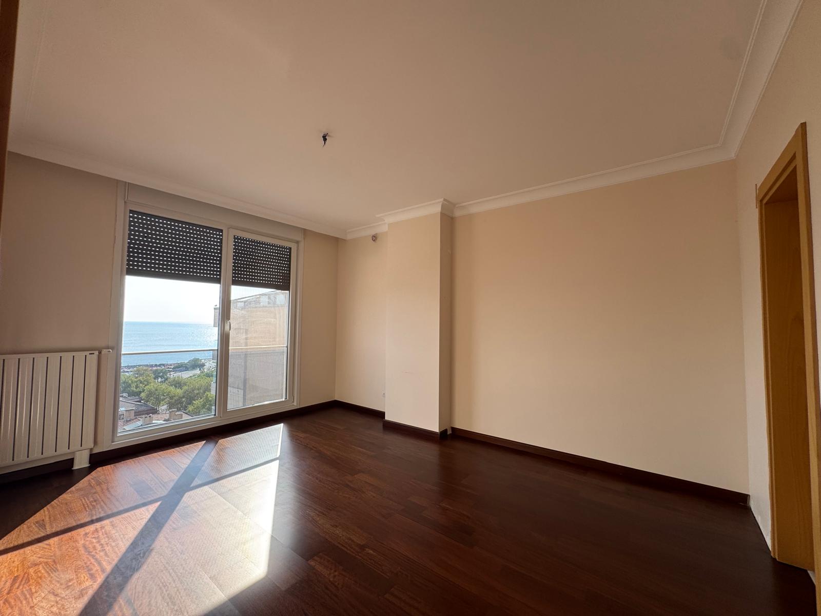 Şaşkınbakkal Sahil'de Lebiderya Deniz Manzaralı Katta Tek lüks