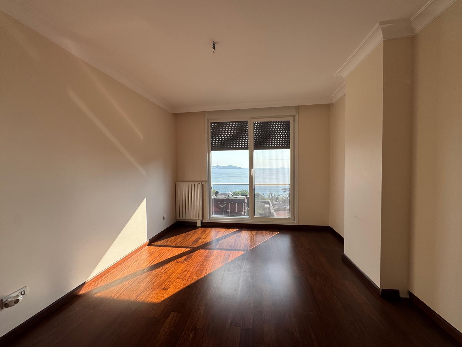 Şaşkınbakkal Sahil'de Lebiderya Deniz Manzaralı Katta Tek lüks