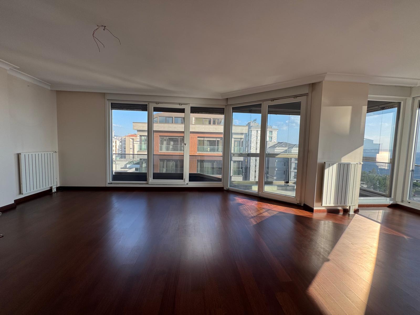 Şaşkınbakkal Sahil'de Lebiderya Deniz Manzaralı Katta Tek lüks