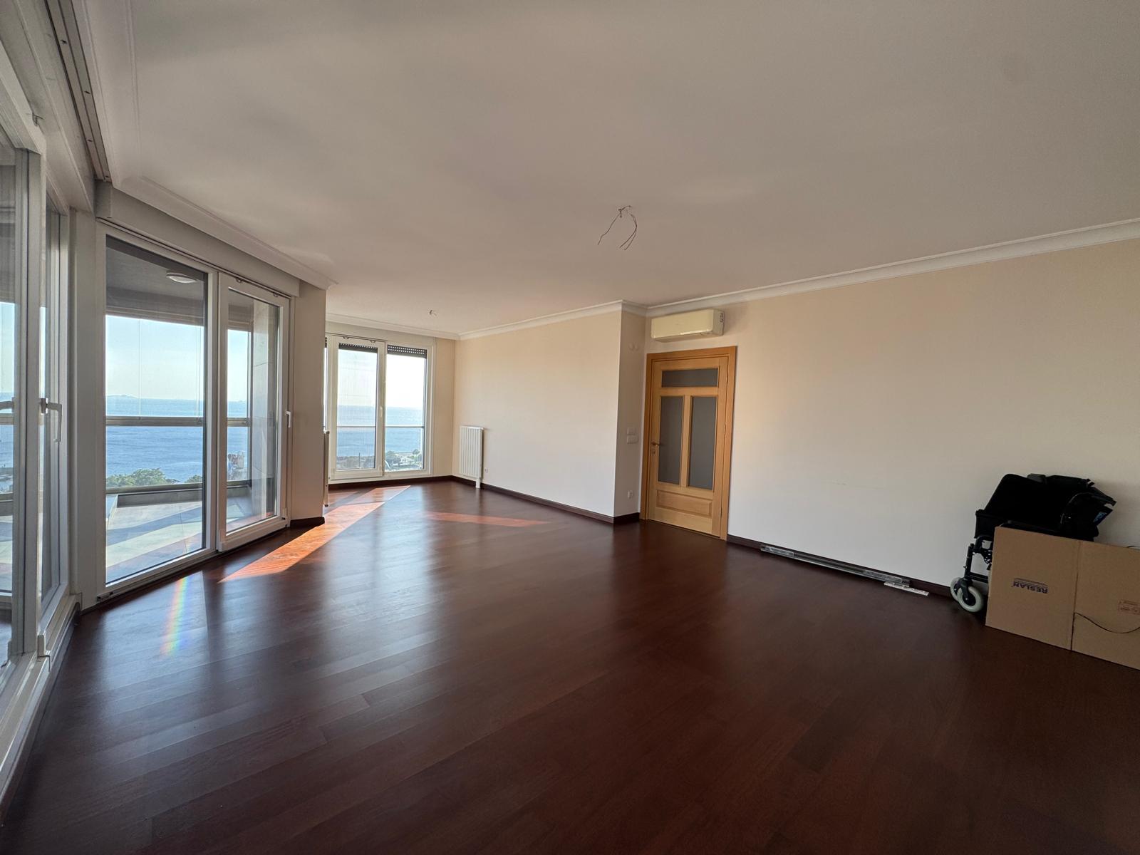 Şaşkınbakkal Sahil'de Lebiderya Deniz Manzaralı Katta Tek lüks